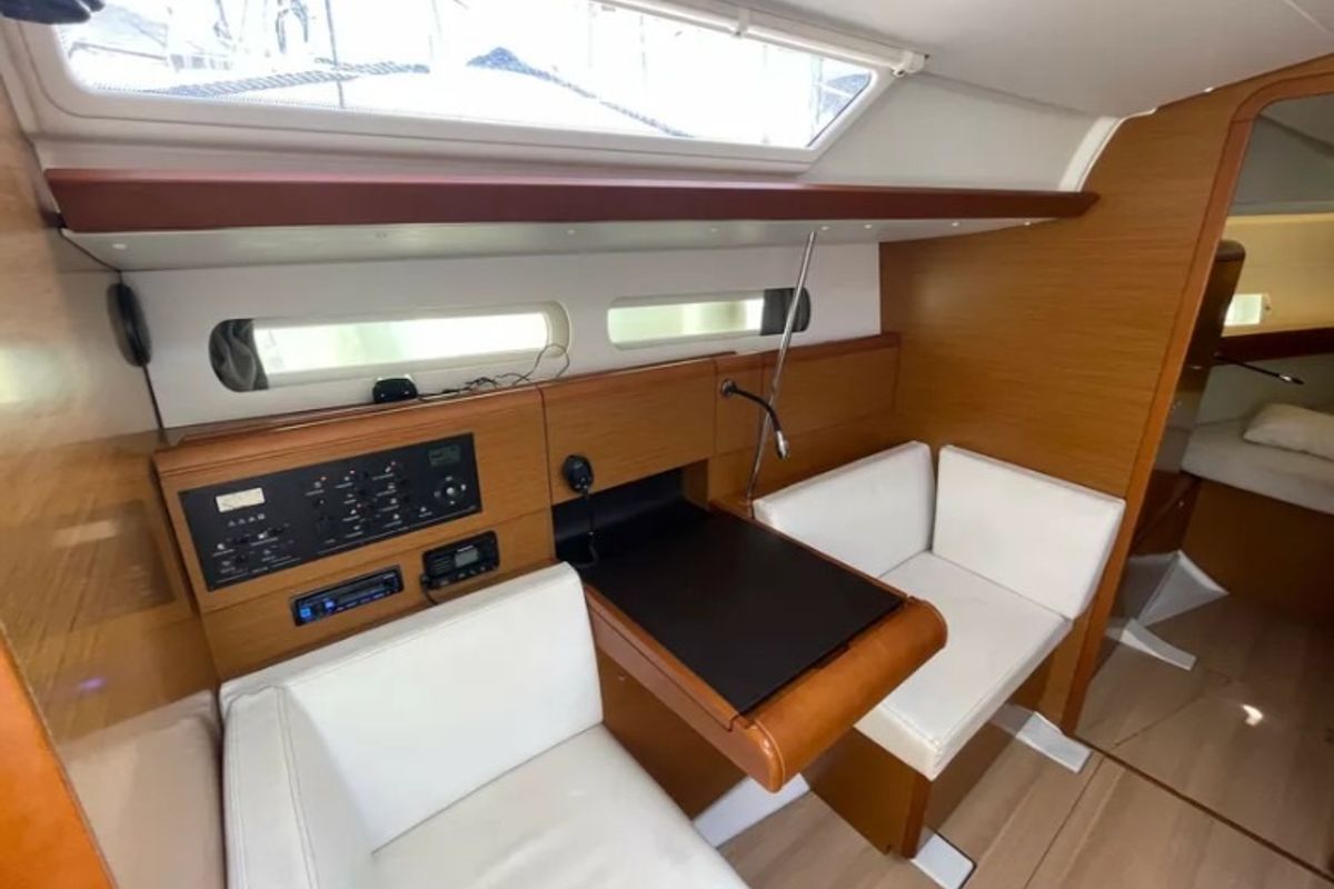 Salon of Blueberry, a Jeanneau Sun Odyssey 419 sailboat at Parikia, Greece
