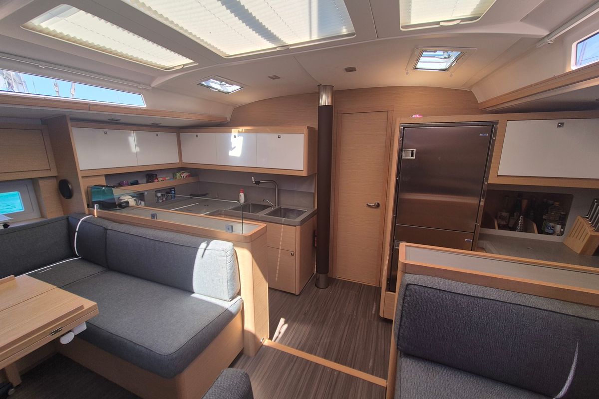 Galley of Premium +, a Dufour 530 sailboat at Rosignano Solvay, Italy