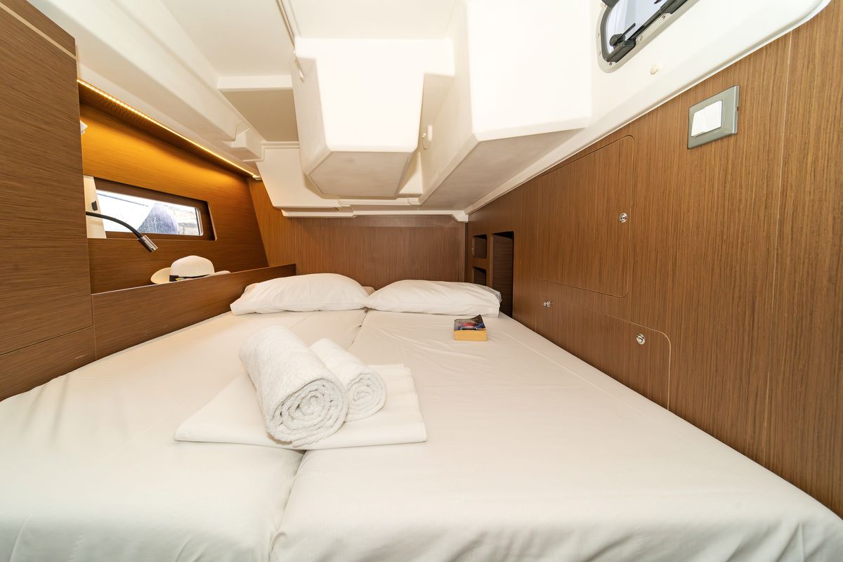 Cabin on Joanna, a Beneteau Oceanis 46.1 sailboat at Volos Municipality, Greece