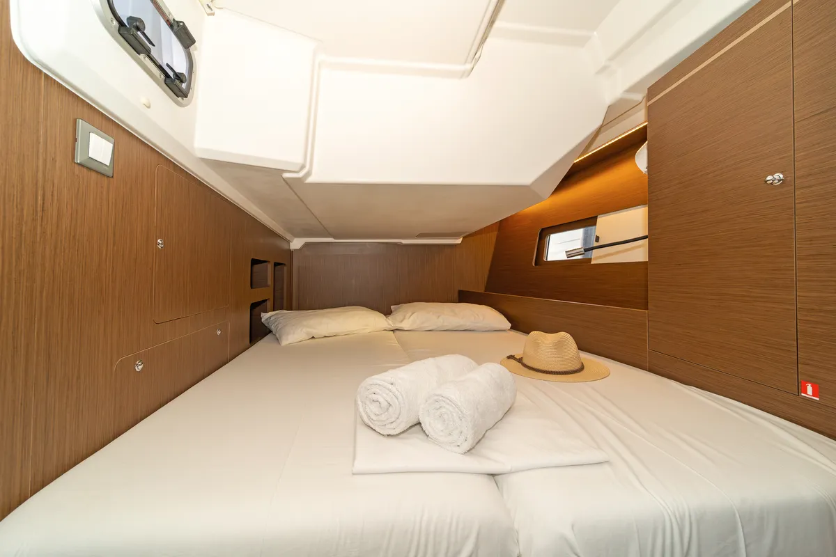 Cabin on Joanna, a Beneteau Oceanis 46.1 sailboat at Volos Municipality, Greece