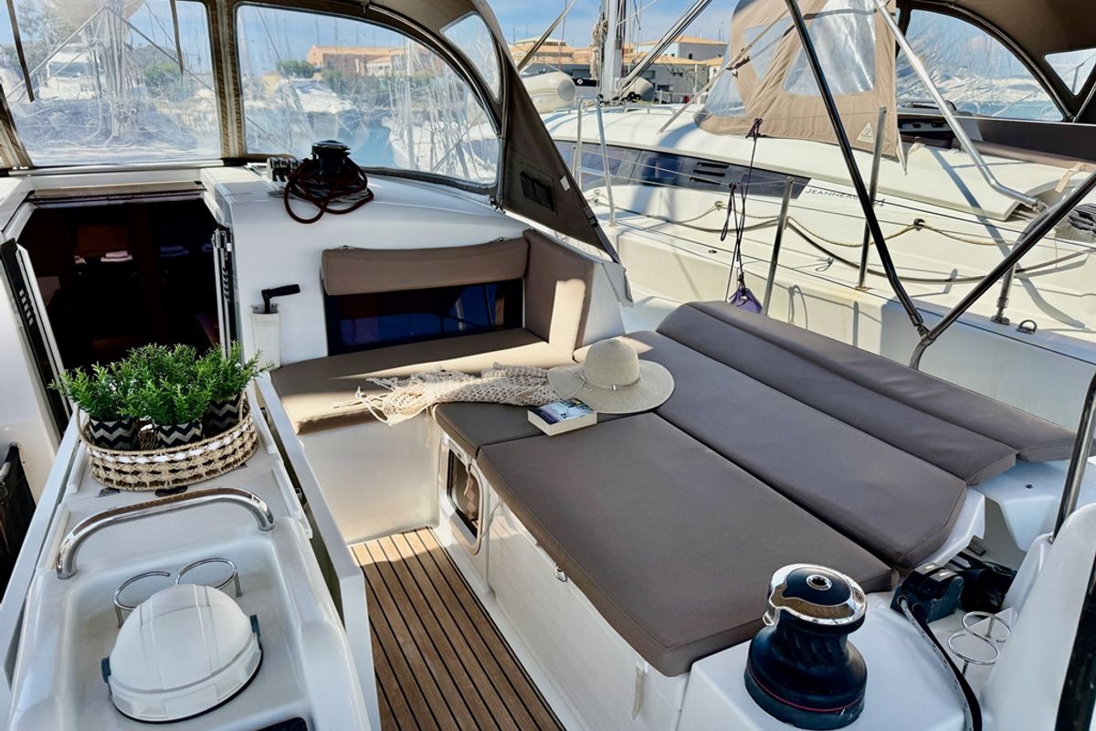 Deck of Yada, a Jeanneau Sun Odyssey 490 sailboat at Marpissa, Greece