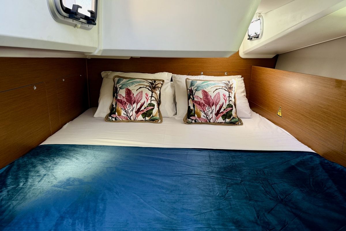 Cabin on Yada, a Jeanneau Sun Odyssey 490 sailboat at Marpissa, Greece