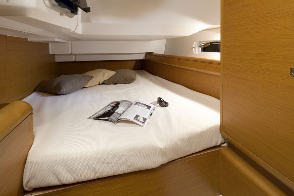 Cabin on Sunsail 41.1 Classic, a Beneteau Oceanis 411 sailboat at Procida, Italy