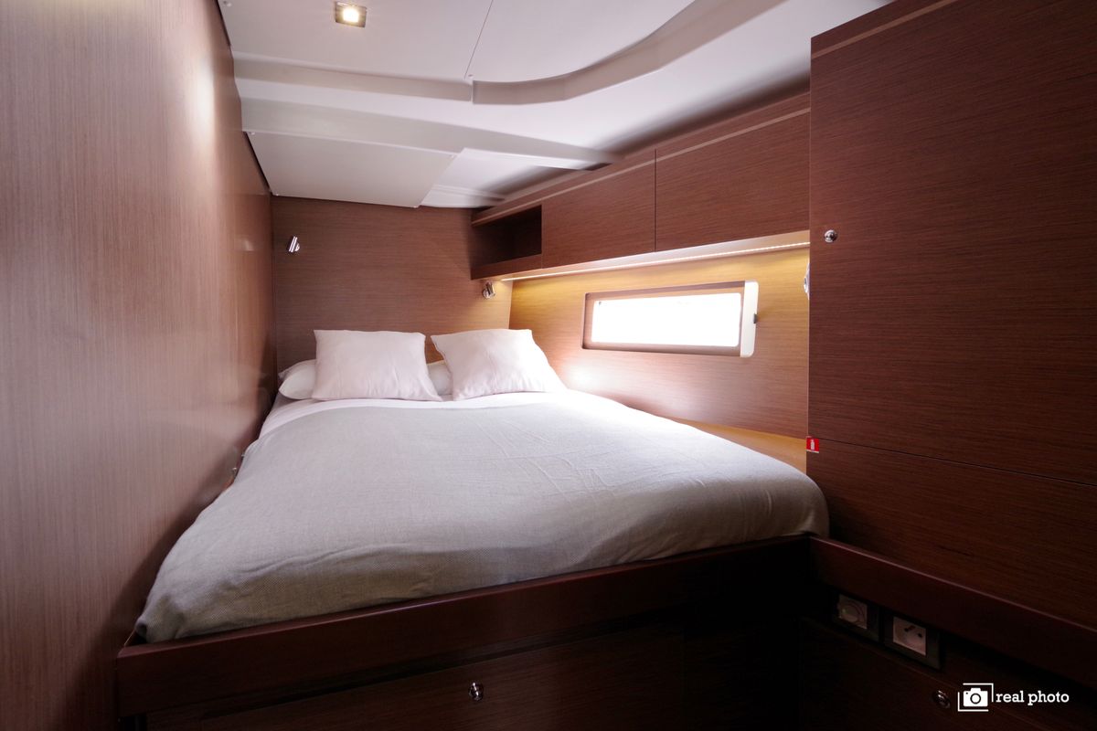 Cabin on Jack, a Beneteau Oceanis 51.1 sailboat at Cannigione, Italy