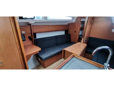 Salon of S/Y Alkyoni, a Bavaria Cruiser 33 sailboat at Preveza, Greece