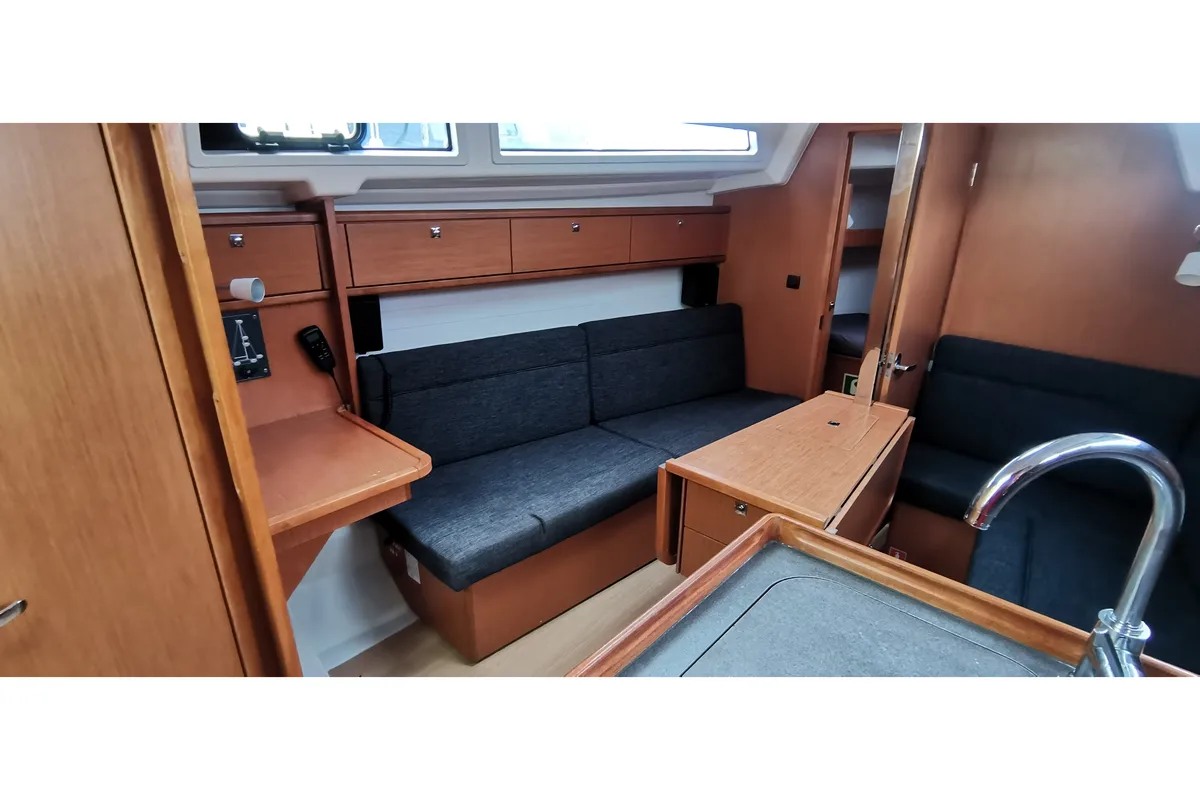 Salon of S/Y Alkyoni, a Bavaria Cruiser 33 sailboat at Preveza, Greece