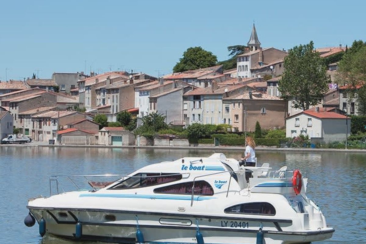 Exterior view of Consul, a Cygnet Consul motorboat at Portiragnes, France