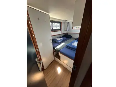 Cabin on Queen, a De Drait Safari Houseboat 1050 motorboat at Drachten, Netherlands