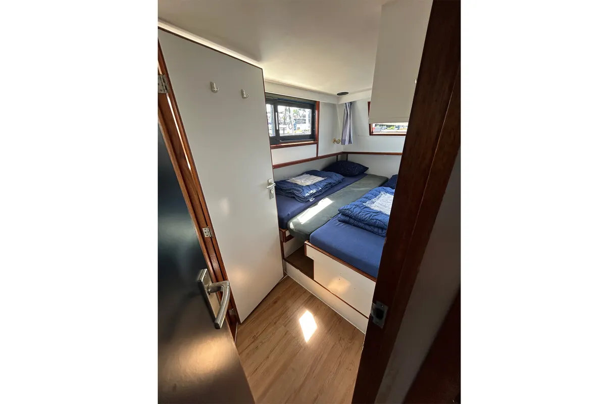 Cabin on Queen, a De Drait Safari Houseboat 1050 motorboat at Drachten, Netherlands