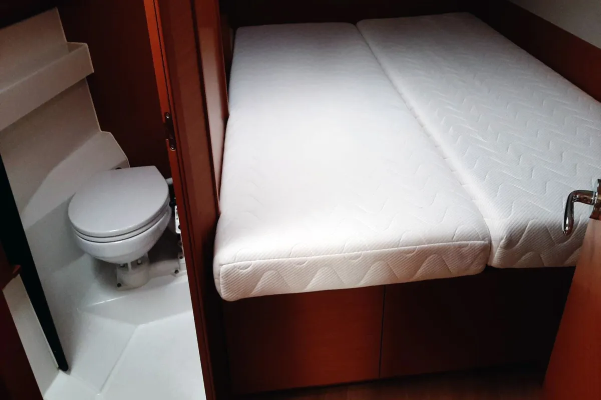 Cabin on SARAVAH, a Jeanneau Sun Odyssey 410 sailboat at La Favière, France
