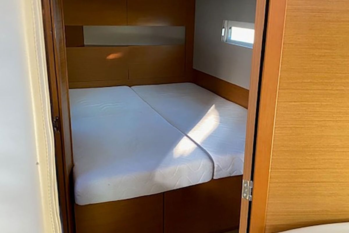 Cabin on SARAVAH, a Jeanneau Sun Odyssey 410 sailboat at La Favière, France