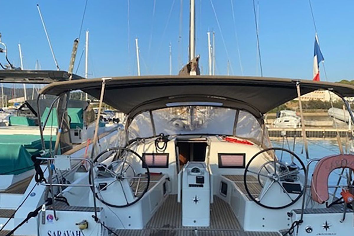 Exterior view of SARAVAH, a Jeanneau Sun Odyssey 410 sailboat at La Favière, France
