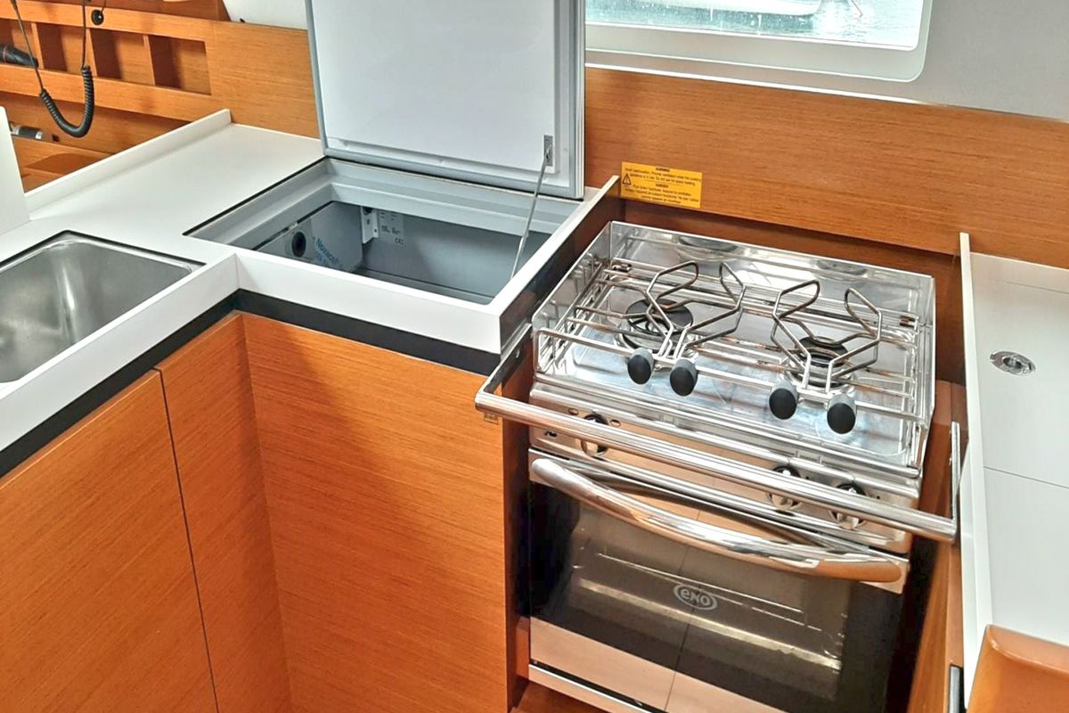 Galley of SARAVAH, a Jeanneau Sun Odyssey 410 sailboat at La Favière, France