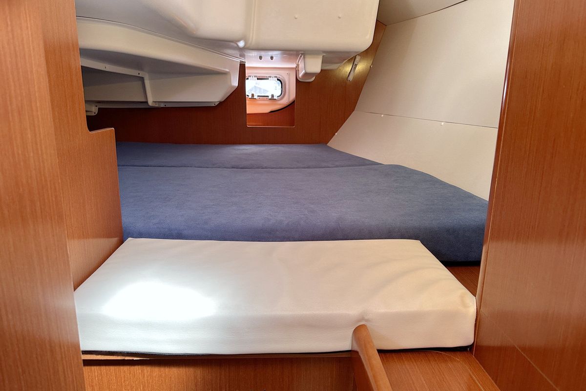 Cabin on Poldi, a Beneteau Oceanis 31 sailboat at Heiligenhafen, Germany