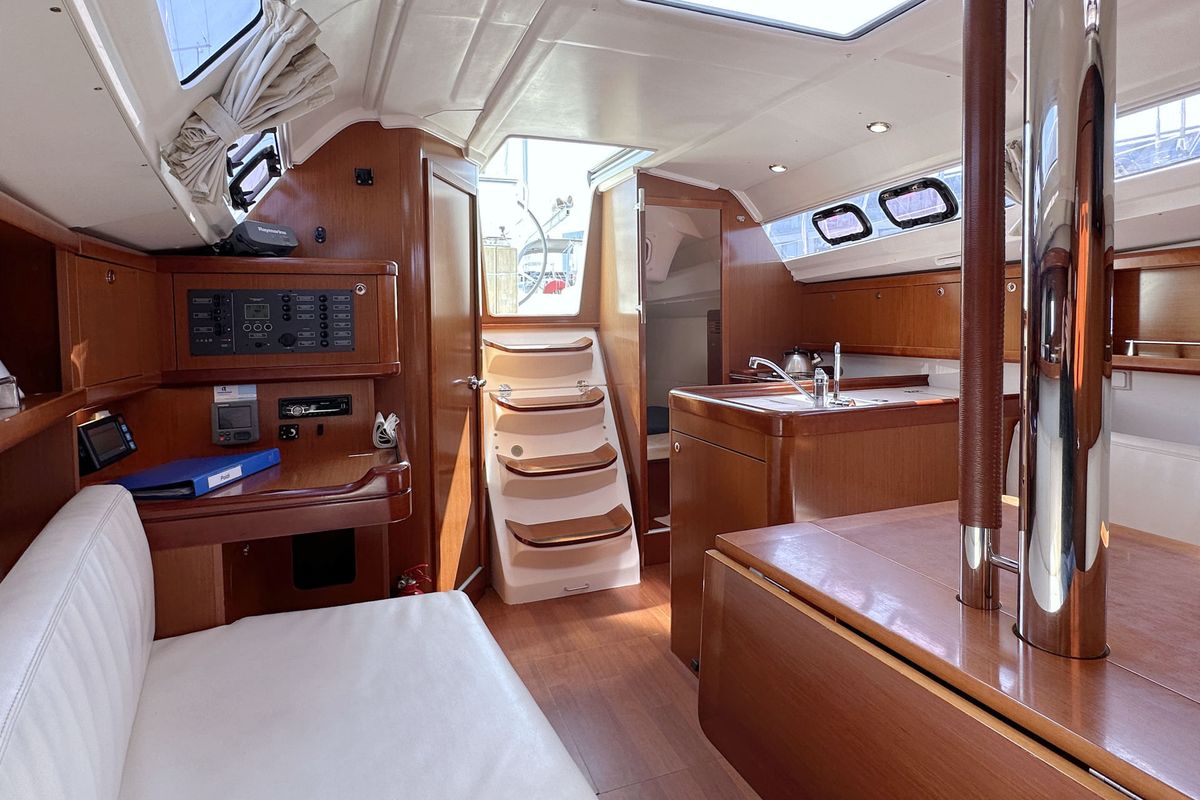 Salon of Poldi, a Beneteau Oceanis 31 sailboat at Heiligenhafen, Germany