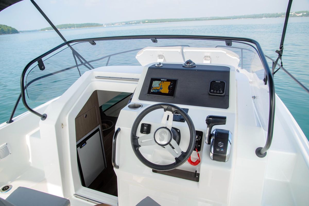 Cockpit of Beneteau Flyer 8, a Beneteau Flyer 8 SUNdeck motorboat at Grad Pula, Croatia
