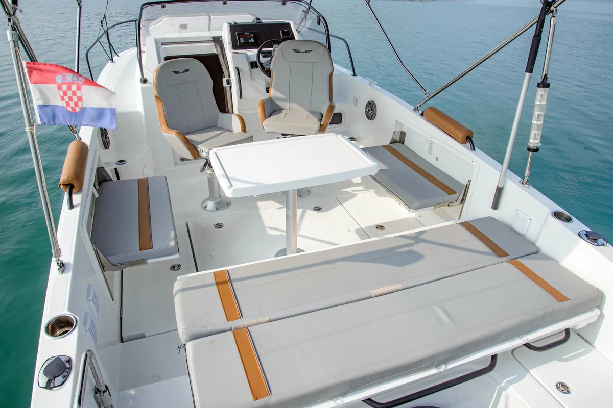 Deck of Beneteau Flyer 8, a Beneteau Flyer 8 SUNdeck motorboat at Grad Pula, Croatia