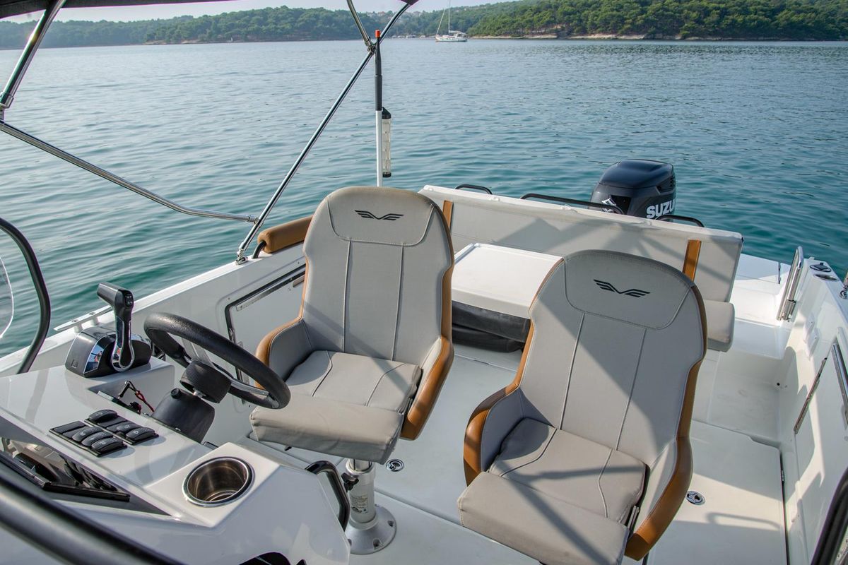 Cockpit of Beneteau Flyer 8, a Beneteau Flyer 8 SUNdeck motorboat at Grad Pula, Croatia