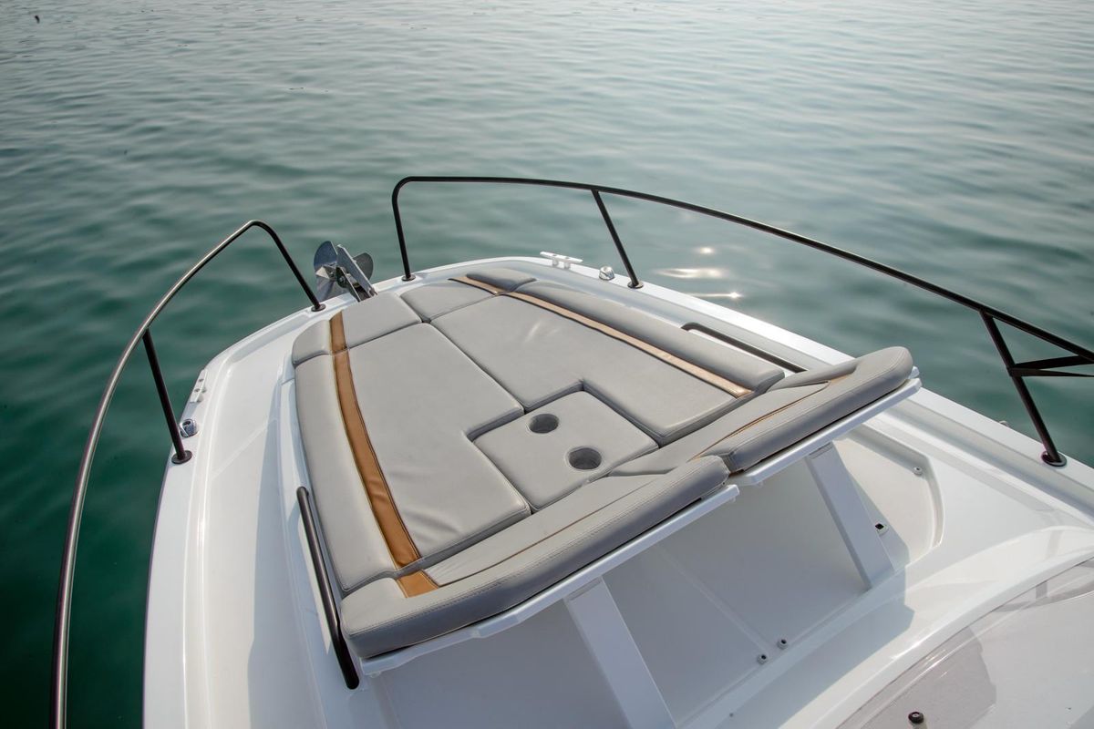 Deck of Beneteau Flyer 8, a Beneteau Flyer 8 SUNdeck motorboat at Grad Pula, Croatia
