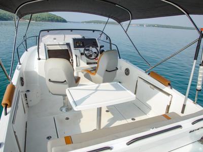 Deck of Beneteau Flyer 8, a Beneteau Flyer 8 SUNdeck motorboat at Grad Pula, Croatia