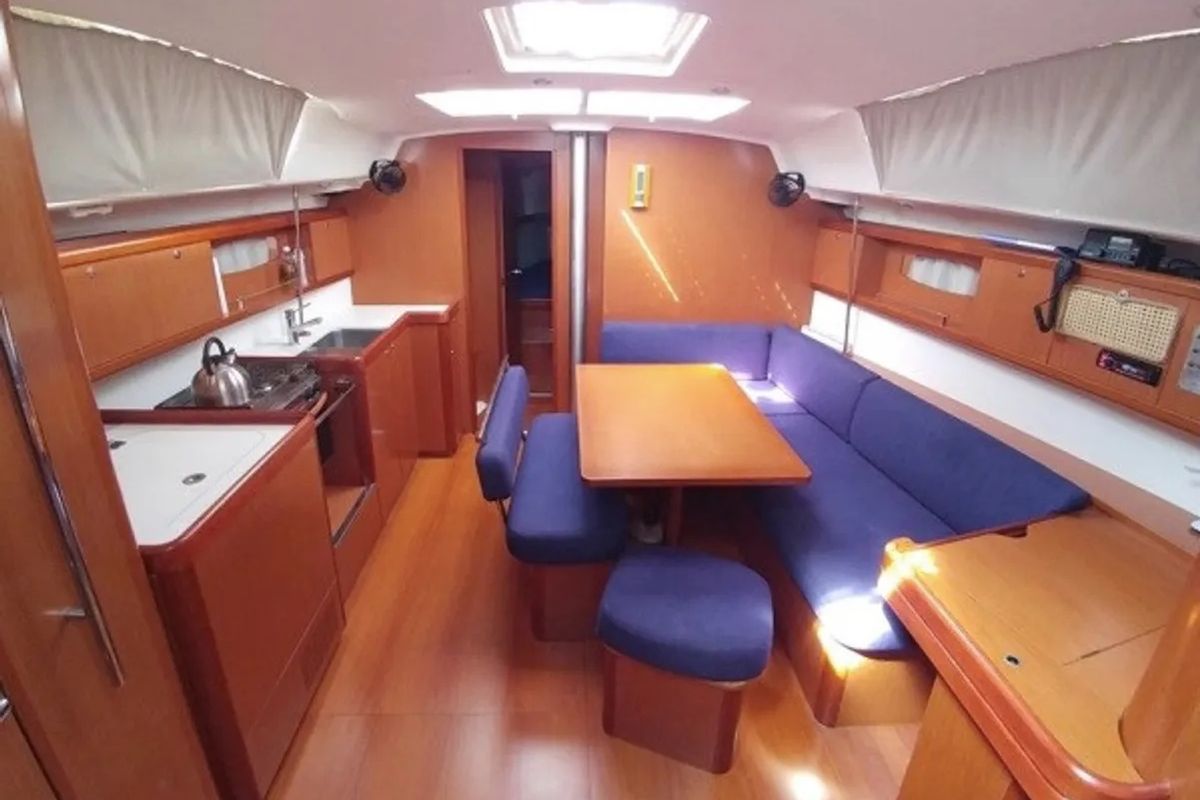 Salon of BELUGA REBUILT 218, a Beneteau Oceanis 43 sailboat at Municipal Unit of Elefsina, Greece