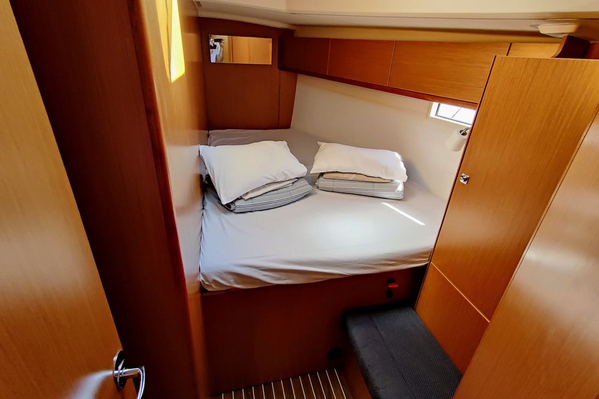 Cabin on Val4, a Bavaria Cruiser 46 sailboat at Općina Sukošan, Croatia