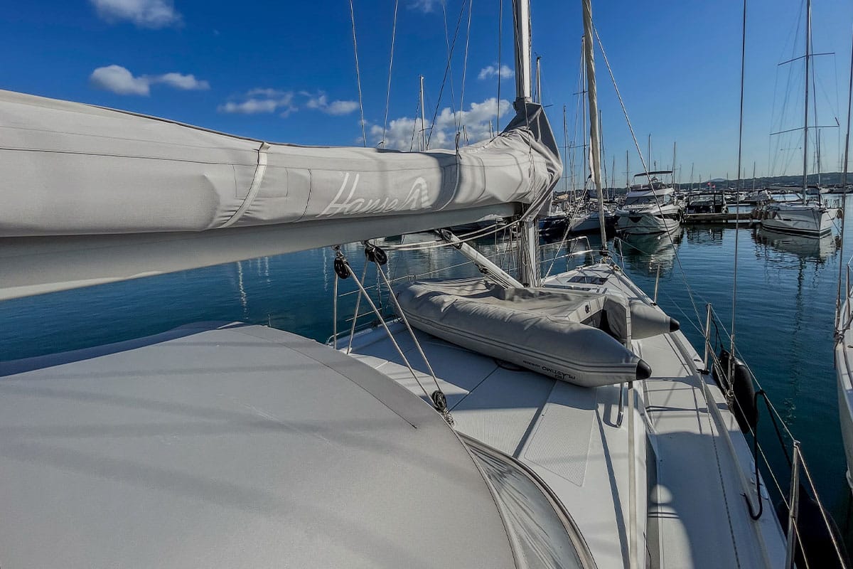 Deck of Pixtin, a Hanse Yachts Hanse 388 sailboat at Plan-d'Aups-Sainte-Baume, France
