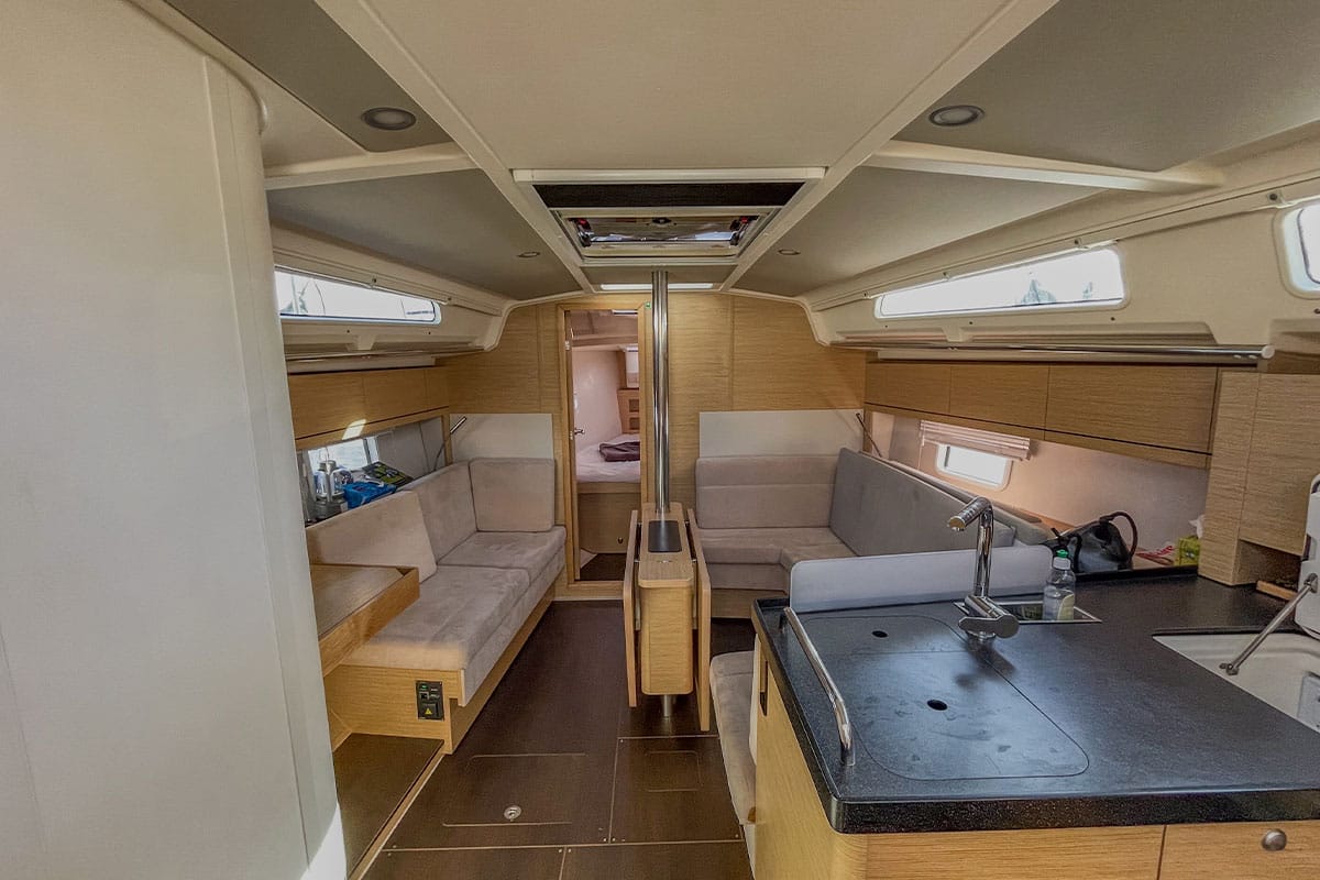 Salon of Pixtin, a Hanse Yachts Hanse 388 sailboat at Plan-d'Aups-Sainte-Baume, France