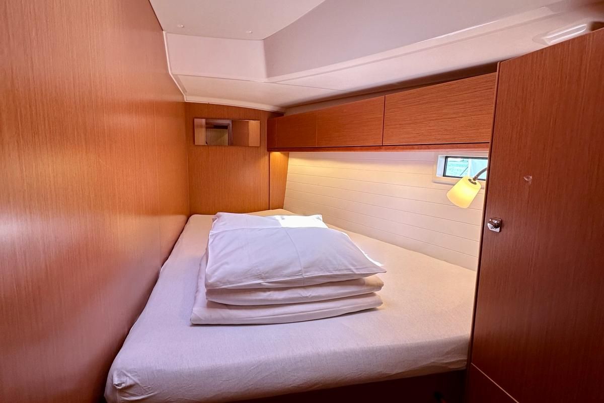 Cabin on Topaz, a Bavaria Cruiser 46 sailboat at Općina Sukošan, Croatia