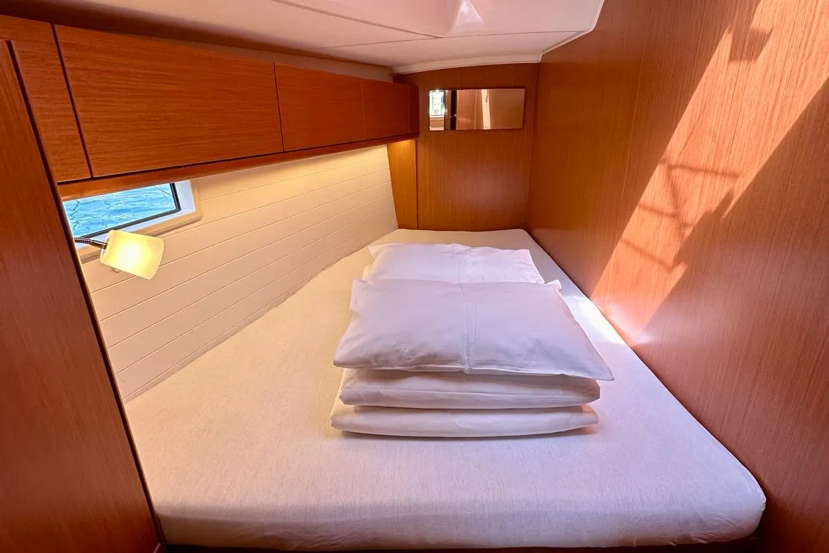 Cabin on Topaz, a Bavaria Cruiser 46 sailboat at Općina Sukošan, Croatia