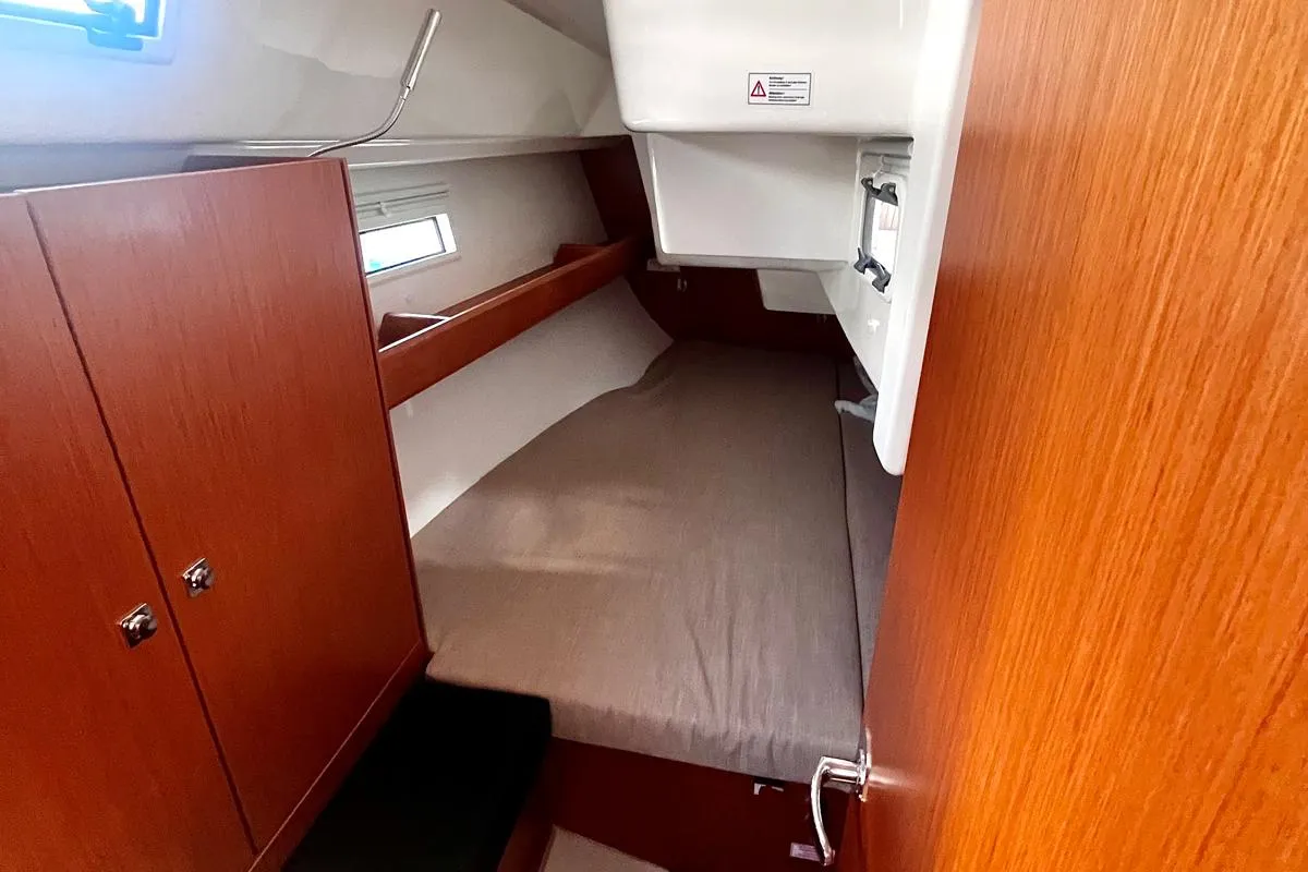 Cabin on KORA, a Bavaria Cruiser 34 sailboat at Općina Sukošan, Croatia