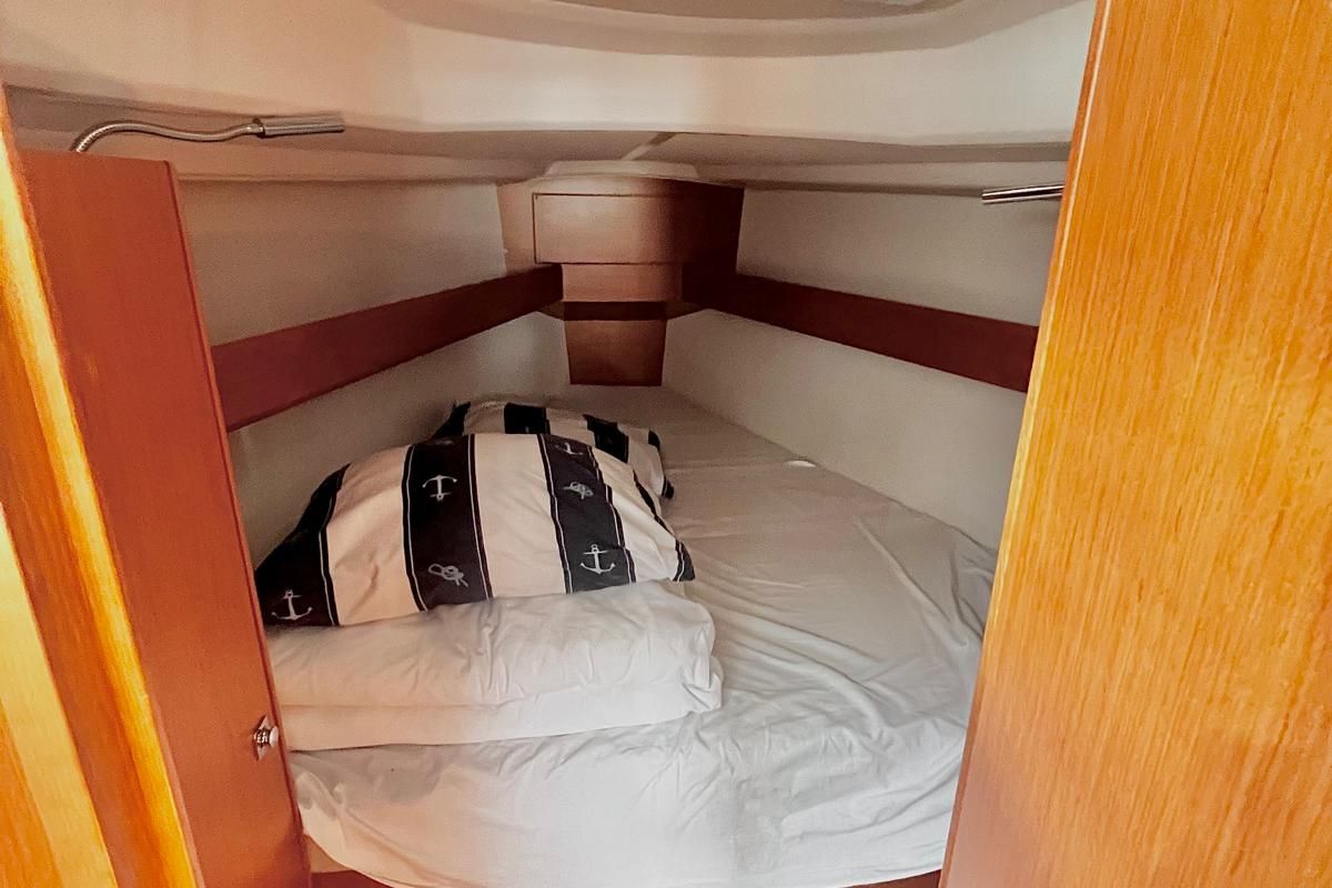 Cabin on KORA, a Bavaria Cruiser 34 sailboat at Općina Sukošan, Croatia