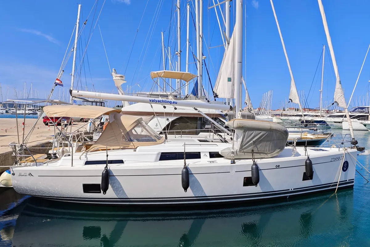 Cockpit of Tina, a Hanse Yachts Hanse 418 sailboat at Općina Sukošan, Croatia