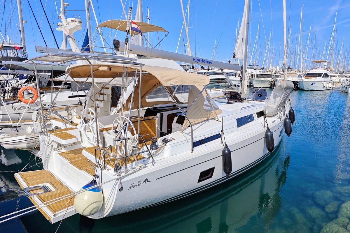Cockpit of Tina, a Hanse Yachts Hanse 418 sailboat at Općina Sukošan, Croatia
