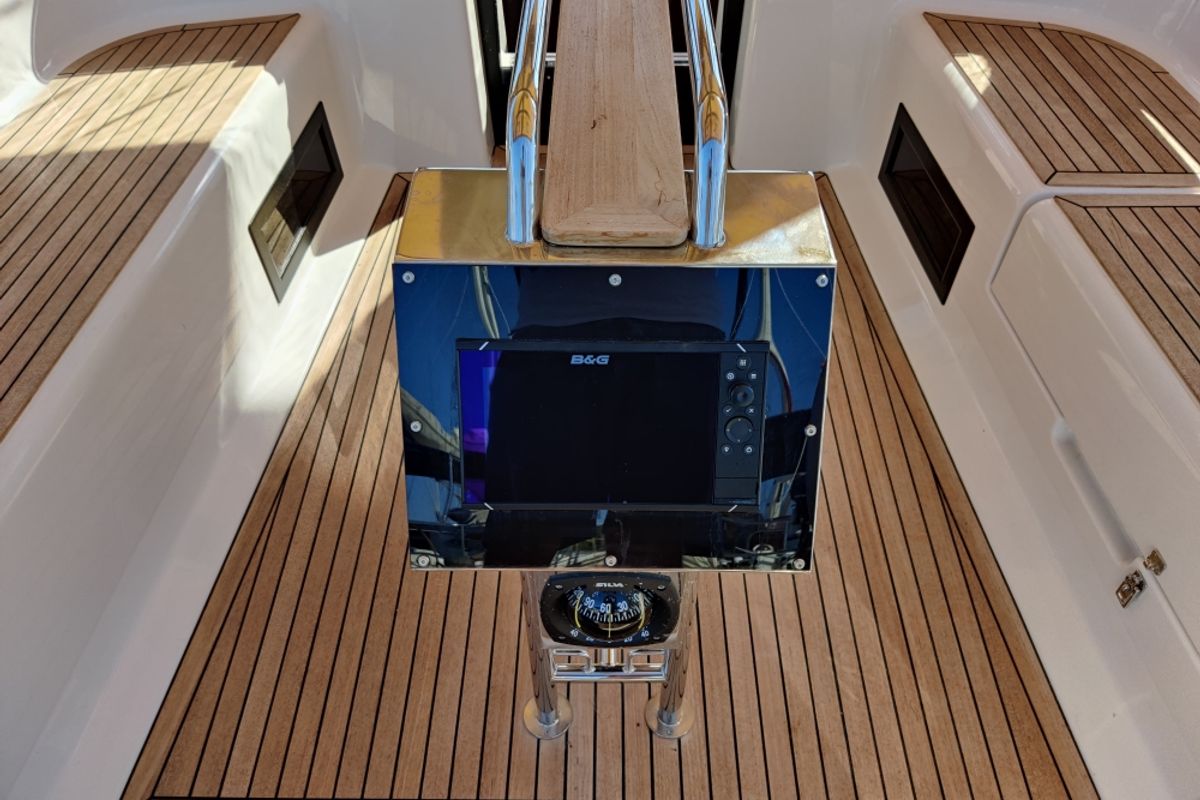 Salon of Tina, a Hanse Yachts Hanse 418 sailboat at Općina Sukošan, Croatia