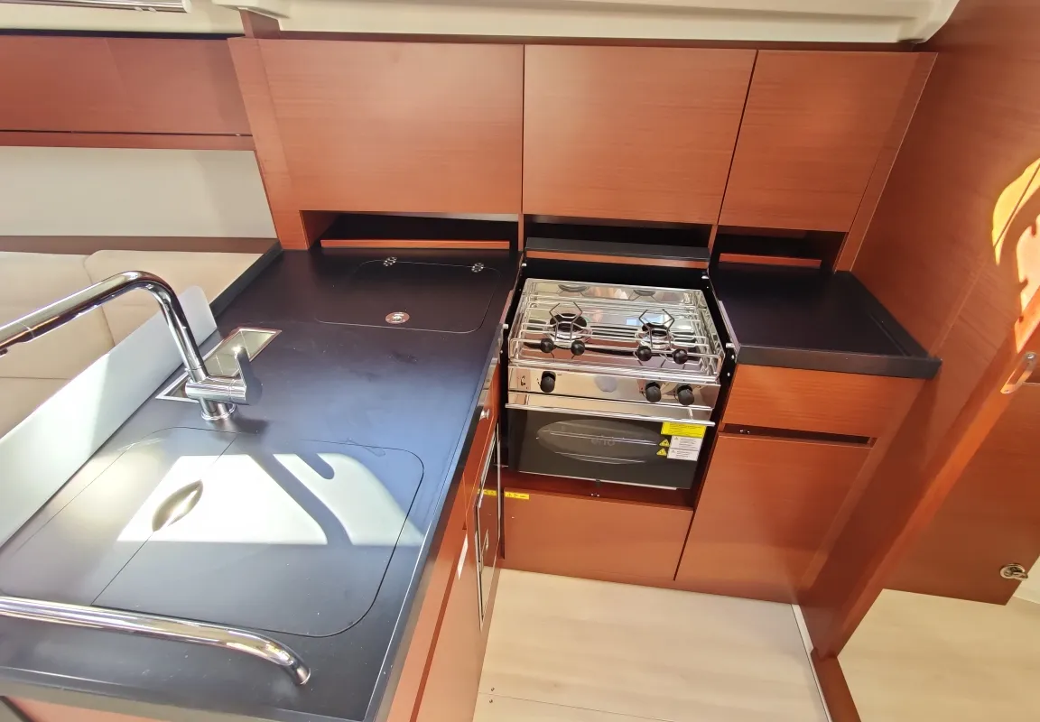 Cabin on Tina, a Hanse Yachts Hanse 418 sailboat at Općina Sukošan, Croatia