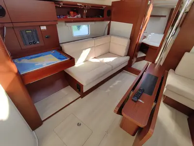 Cabin on Tina, a Hanse Yachts Hanse 418 sailboat at Općina Sukošan, Croatia
