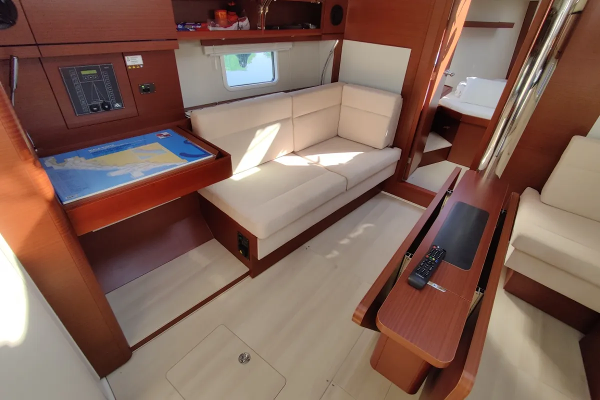 Cabin on Tina, a Hanse Yachts Hanse 418 sailboat at Općina Sukošan, Croatia