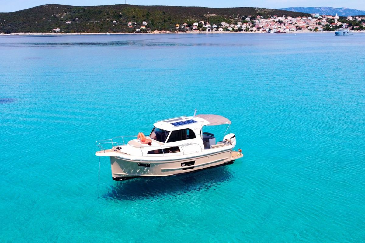 Exterior view of H7 - Nelly, a Leidi 800R motorboat at Grad Pula, Croatia