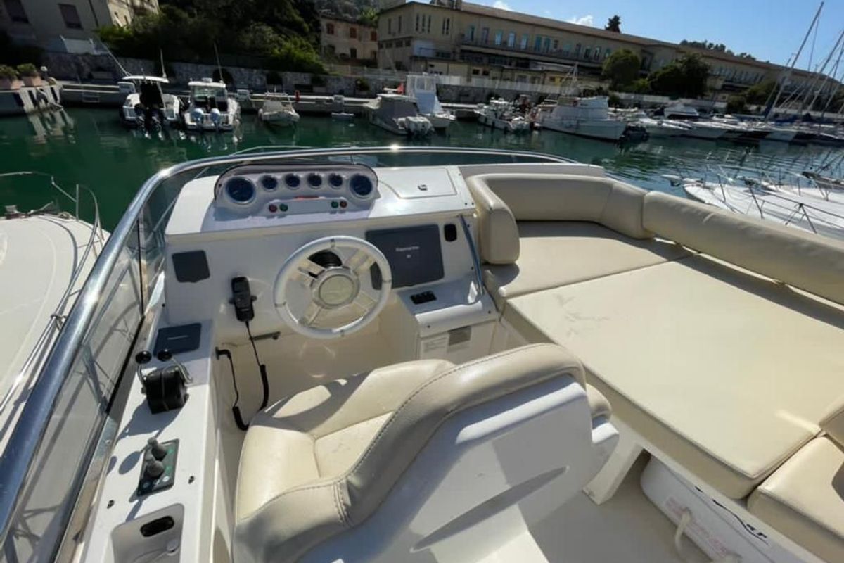 Deck of Kecalu, a Azimut 47 motorboat at Primošten, Croatia