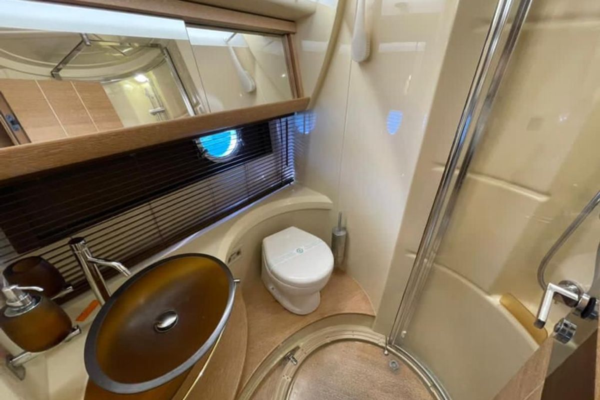 Head on Kecalu, a Azimut 47 motorboat at Primošten, Croatia