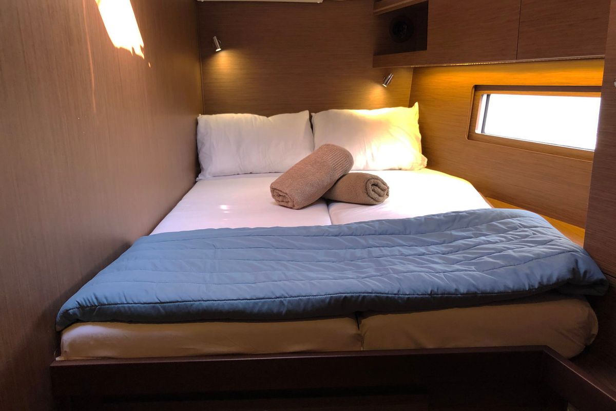 Head on Salt Water, a Beneteau Oceanis 51.1 sailboat at Athens, Greece