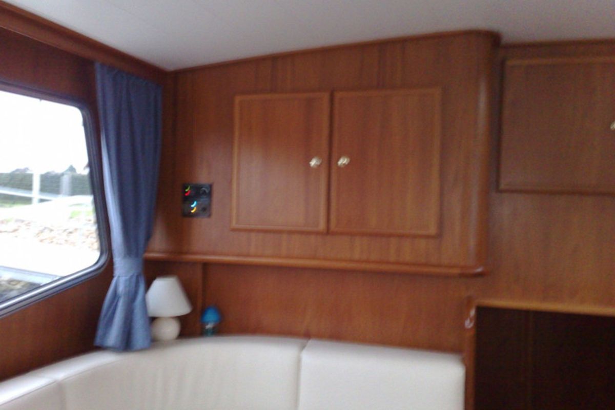 Cabin on Mercurius, a De Drait Advantage 42 motorboat at Heukelum, Netherlands