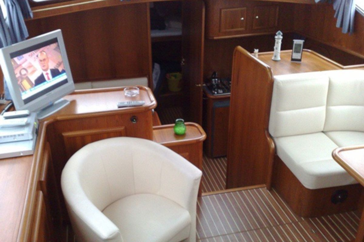 Head on Mercurius, a De Drait Advantage 42 motorboat at Heukelum, Netherlands