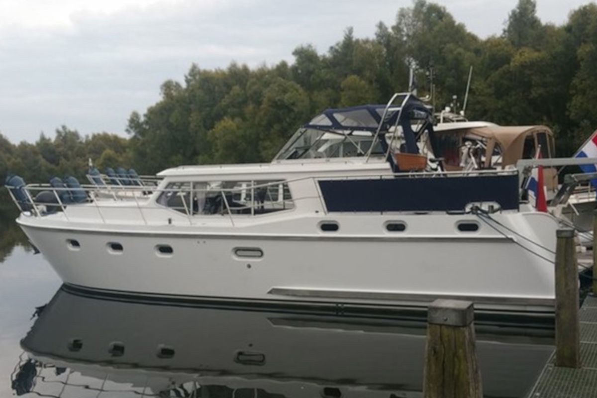 Head on Mercurius, a De Drait Advantage 42 motorboat at Heukelum, Netherlands