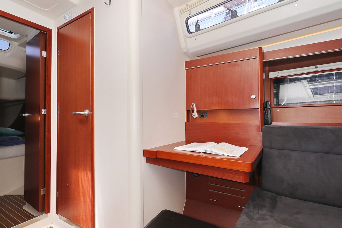 Salon of Bare Necessities, a Hanse Yachts Hanse 455 sailboat at Grad Kaštela, Croatia