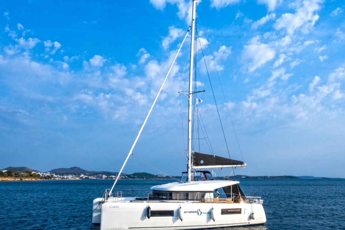 Exterior view of Il Vento, a Lagoon 40 catamaran at Gouvia, Greece