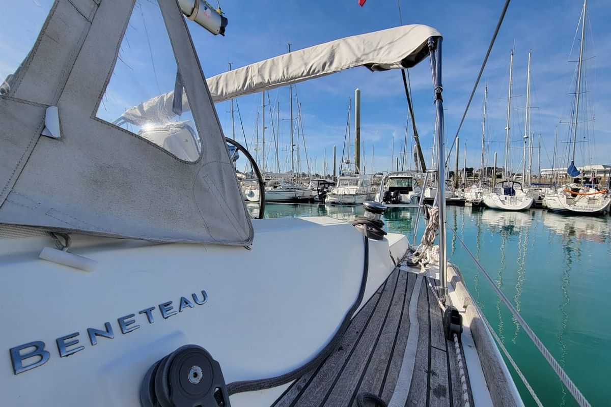 Deck of Perig, a Beneteau Oceanis 31 sailboat at Saint-Cast-le-Guildo, France