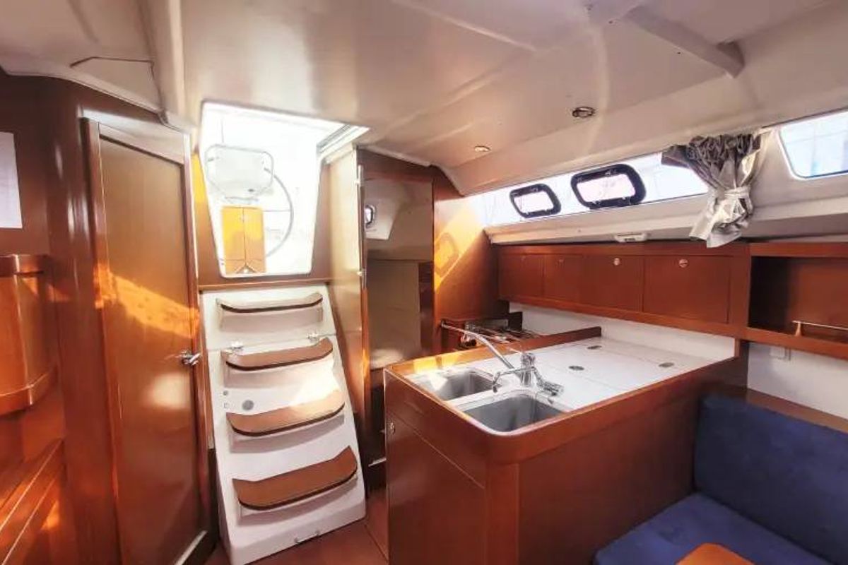 Galley of Perig, a Beneteau Oceanis 31 sailboat at Saint-Cast-le-Guildo, France