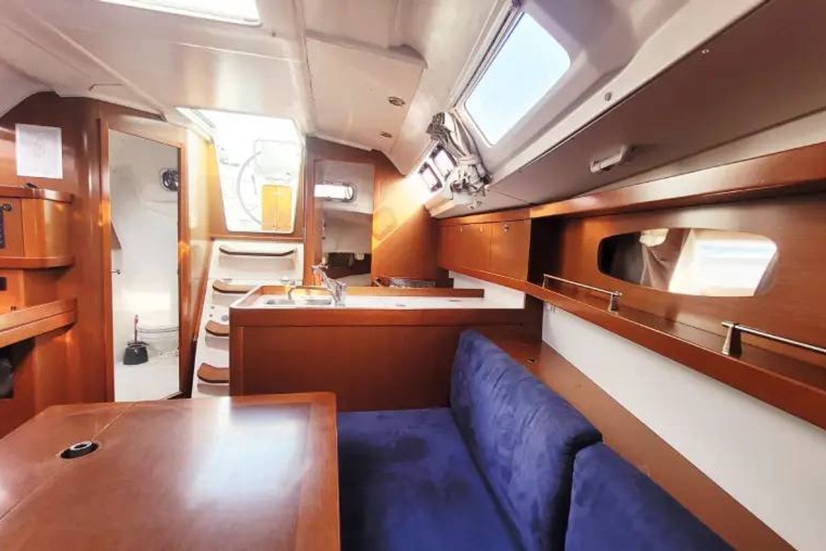 Salon of Perig, a Beneteau Oceanis 31 sailboat at Saint-Cast-le-Guildo, France